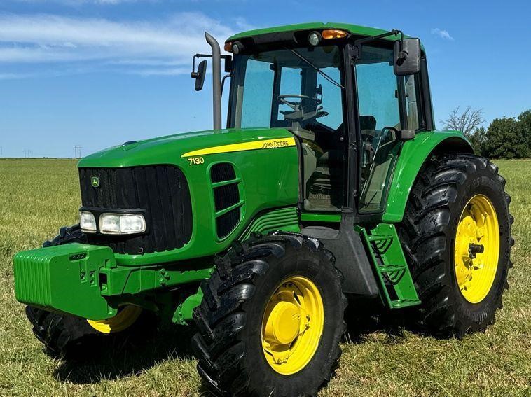2010 John Deere 7130 MFWD tractor