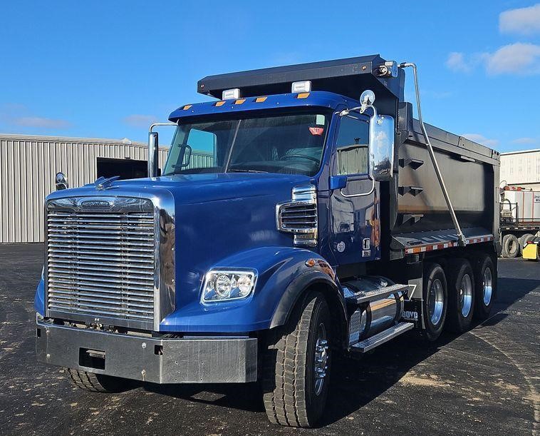 2016 Freightliner Coronado 122SD  dump truck