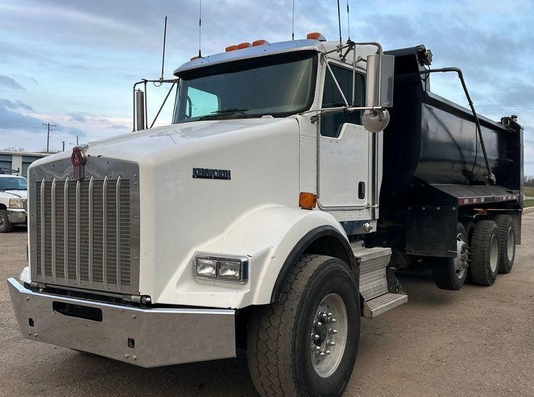 2007 Kenworth T800 dump truck