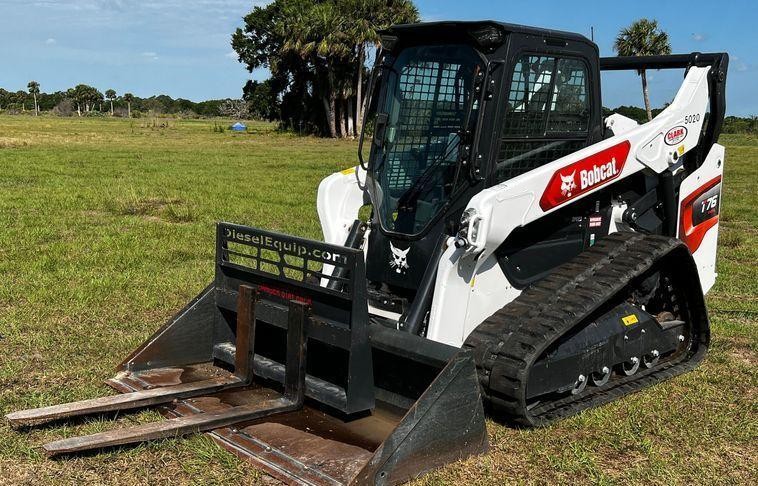 2022 Bobcat T76  tracked skid steer loader