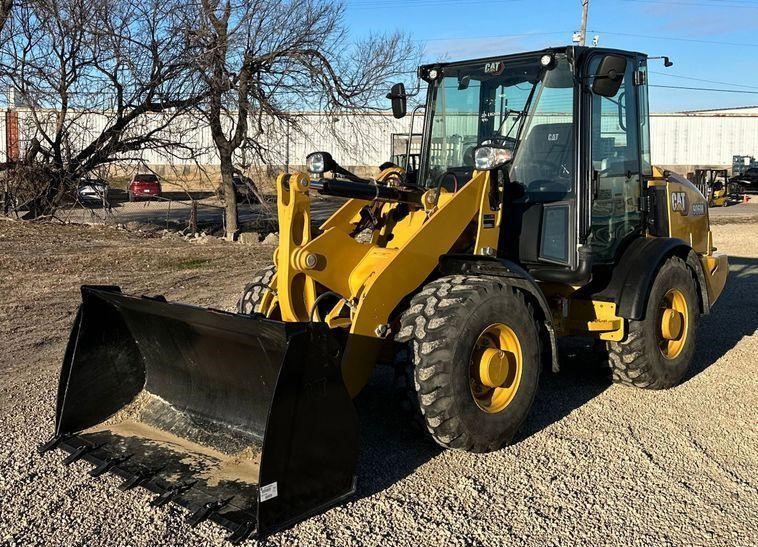 2022 Caterpillar 906M wheel loader
